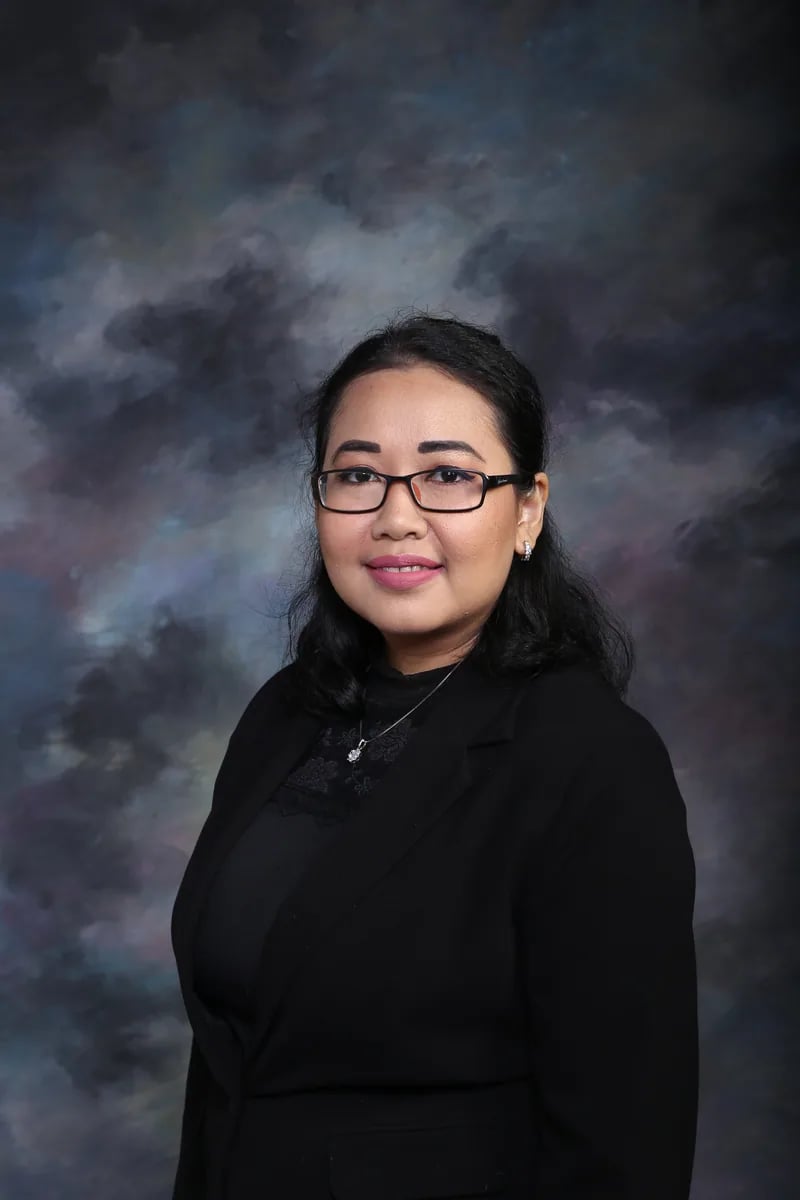 Naurissa Biasini, S.Si., M.I.Kom., C.Ht.